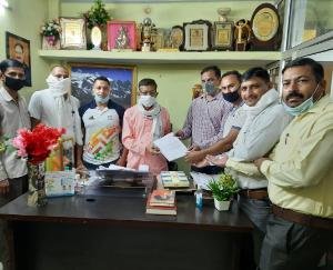   सर्व अनुबंध संघ जिला इकाई ने सौंपा  खाद्य एवं आपूर्ति विभाग मंत्री राजेन्द्र गर्ग को ज्ञापन बोले अनुबंध कार्यकाल की अवधि की जाए दो वर्ष