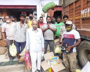 siblings-selflessly-helping-poor-people