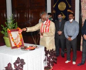 Governor-gave-flower-offering-to-dr-Sarvepalli-Radhakrishnan