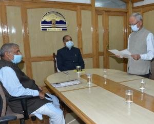 Devendra-Kumar-Sharma-sworn-in-as-Chairman-of-HP-Electricity-Regulatory-Commission