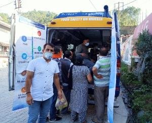 Free-quality-testing-of-food-being-carried-out-by-mobile-food-testing-van