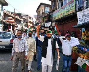Baijnath-Congress-came-out-on-the-streets-to-protest 