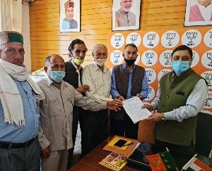 सुरेश कश्यप को करवाया क्षेत्र की समस्याओं से अवगत