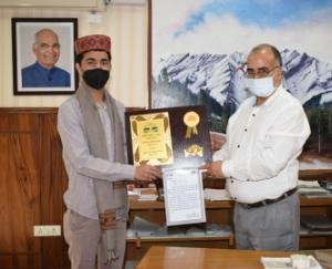 Officers-and-employees-honored-for-outstanding-work