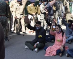 3rd-day-abvp-protests-against-univs-policies