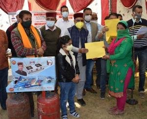 free-connection-distributed-in-kasauli-by-rajiv-saizal