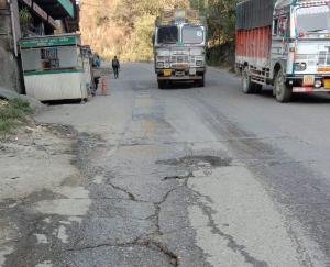 bad-road-conditions-people-facing-trouble