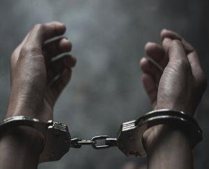 police-arrests-man-with-906-gm-charas