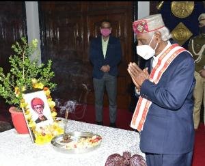 governor-bandaru-dattatreya-paid-tributes-to-jyotirao-phule