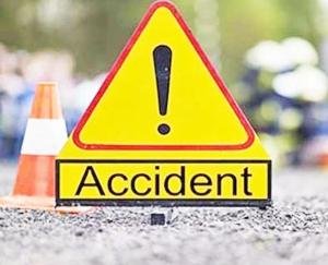 tourist-van-fell-into-ditch-8-injured-1-in-critical-condition
