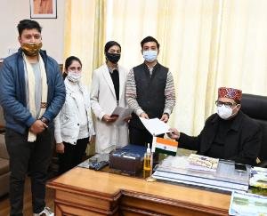 think-india-submits-a-memorandum-to-education-minister 