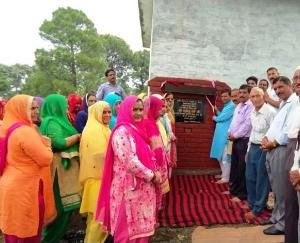 चोखणा तथा पडयालग गौसदन के सामुदायिक शैड की आधारशिला के मौके पर सुनी लोगों की समस्याएं 