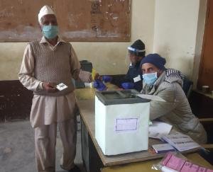 polling-for-Panchayati-Raj-institutions-in-Kandaghat-development-block