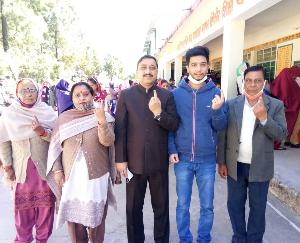 BJP state president Suresh Kashyap also cast vote with family