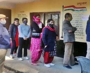 72.40 percent people voted in district Shimla, highest voting in Theog