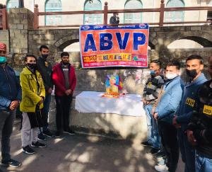 ABVP ने नेता जी सुभाष चंद्र बोस की जयंती पर उन्हें पुष्प किए अर्पित 