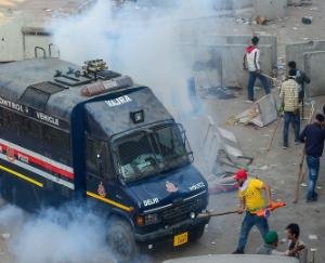 more-than-300-police-personnel-injured-delhi-police-to-hold-press-conference