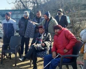 Bargata-met-firefighters-in-Jubbal