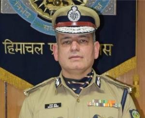 DGP Sanjay Kundu patted police officers