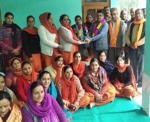 ग्राम पंचायत मांगल में महिला मंडल की महिलाओ ने नवनिर्वाचित प्रधान व् उपप्रधान को किया सम्मानित