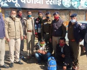 बरोट-घटासनी राज्य मार्ग पर दो व्यक्तियों से बरामद हुई ढाई किलो चरस