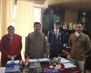 26 जनवरी गणतंत्र दिवस परेड से लौटने के बाद रक्षित भडवाल ने महाविद्यालय प्राचार्य से की  मुलाकात