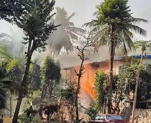 Heavy-fire-in-cylinder-warehouse-in-Versova-area-of-​​Mumbai