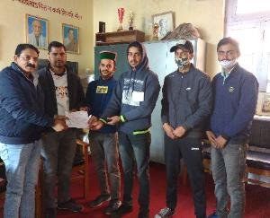 शिक्षा के क्षेत्र से जुड़ी छात्रों की विभिन्न माँगों को लेकर महाविद्यालय के प्रधानाचार्य को सौंपा ज्ञापन