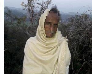 हमीरपुर क्षेत्र के अधीन व्यक्ति के वाहन से 132 बोतल अबैध शराब बरामद 