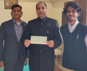 Shaan Phulzele presented a check of Rs 1.71 lakh to the Chief Minister