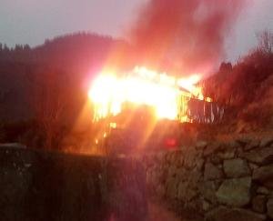 House burnt to ashes, four rooms burnt to ashes