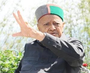 कुठार से शिमला पहुंचते ही राजनैतिक हवाओं काे रुख देने लगे पूर्व सीएम वीरभद्र सिंह