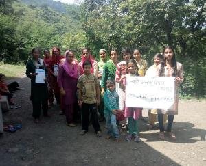 गांव गांव जाकर दी पोषण से सम्बंधित जानकारी 