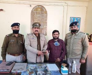 Dadlaghat: Dinesh's heart did not budge after seeing the money, returned a purse full of money back