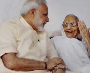 Prime Minister Modi's mother Heera Ben took the first dose of Corona vaccine