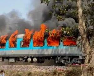 Fierce fire in coach of Delhi-Dehradun Shatabdi train