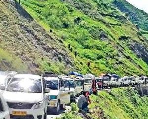 Kullu-Manali National Highway remained closed for hours due to landslide